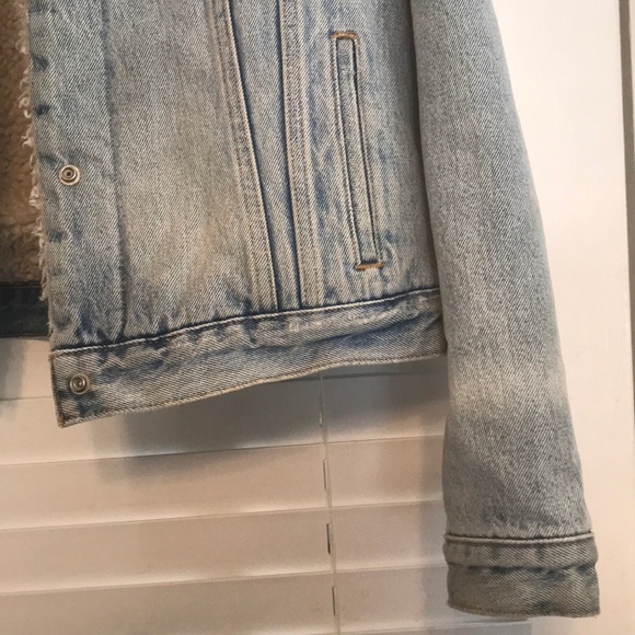 Levi’s Original Sherpa Denim Trucker Jacket - Picture 12 of 16